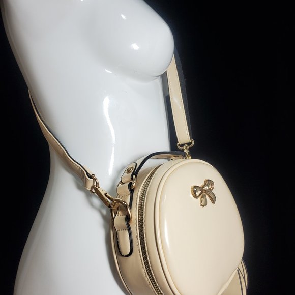 Bei Bao Bao Ivory Faux Leather Circular Round Cross-Body bag with Gold Hardware - Picture 2 of 14